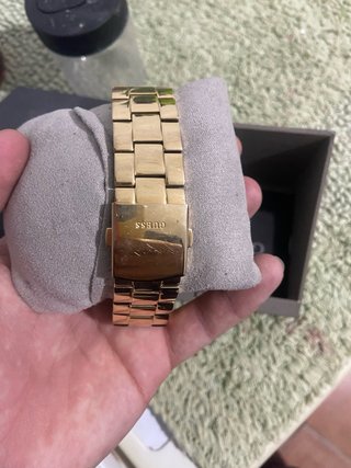 Reloj Guess Negro y Dorado