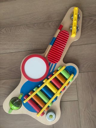 Guitarra de madera sensorial para bebés