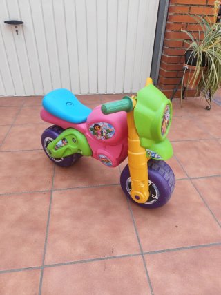 Moto sin pedales para niñas