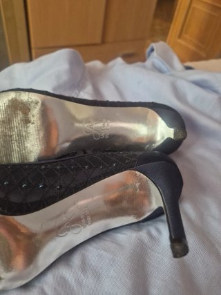 Zapatos de tacón Adrianna Papell azul con piedras