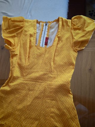 Bata flamenca amarilla con lunares
