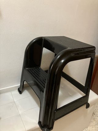 Escalera de cocina de plástico negra