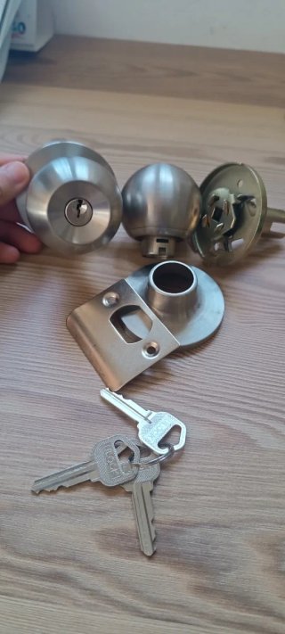 Pomo de cerradura con llaves
