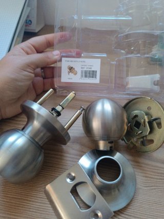 Pomo de cerradura con llaves