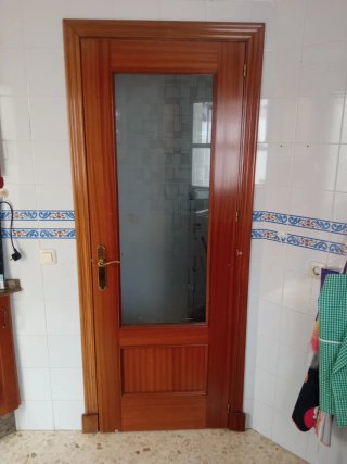 Puerta de cocina con cristal