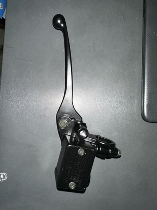 Bomba de Freno Universal Negra