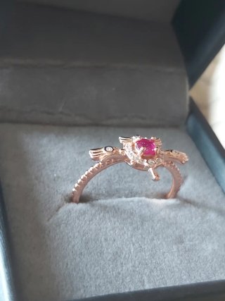 Anillo llave alada con rubí