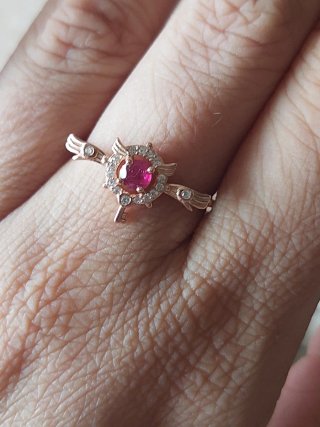 Anillo llave alada con rubí