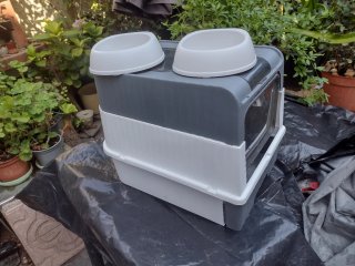 Arenero para gatos con puerta