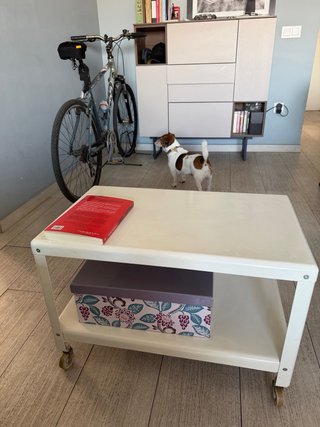 Mesa de centro con ruedas