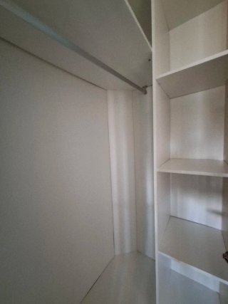 Armario de madera esquinero