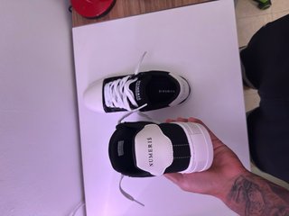 Zapatos Numeris Negros y Blancos