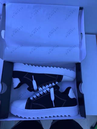 Zapatos Numeris Negros y Blancos