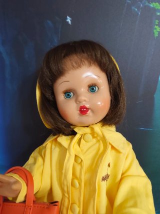 Muñeca Mariquita Pérez Amarilla