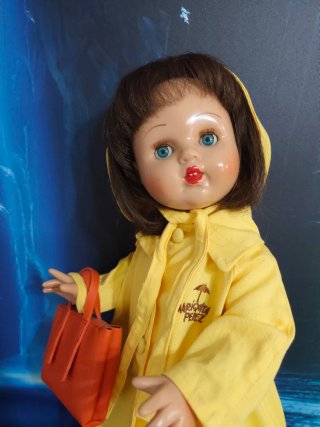 Muñeca Mariquita Pérez Amarilla