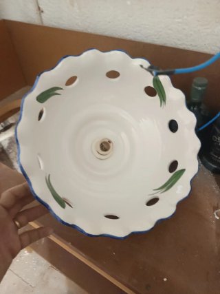 Lámpara cerámica antigua pintada a mano