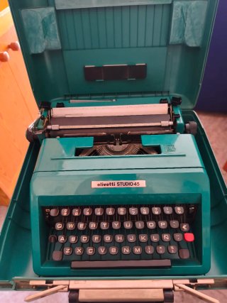 Máquina de escribir Olivetti Studio 45