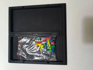 Juego de Parchís con fichas y dados