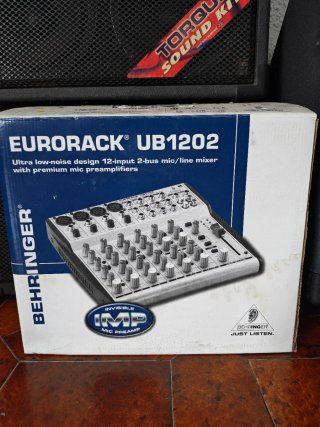 Altavoces Torque (2 unidades) + Behringer UB1202