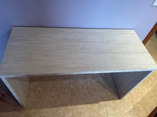 Mesa escritorio blanca con faldón