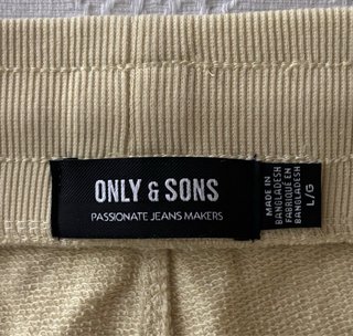 Pantalón corto amarillo talla L