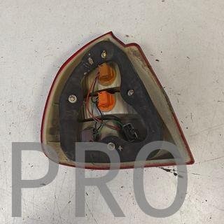 PILOTO TRASERO DERECHO MITSUBISHI CARISMA USADO