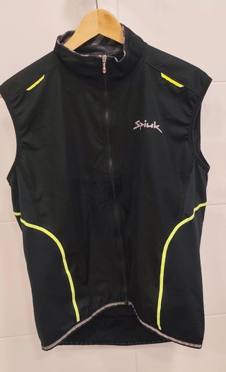 2 chaquetas,1 chaleco,1 maillot de verano