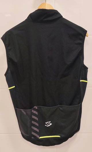 2 chaquetas,1 chaleco,1 maillot de verano