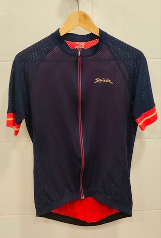 2 chaquetas,1 chaleco,1 maillot de verano