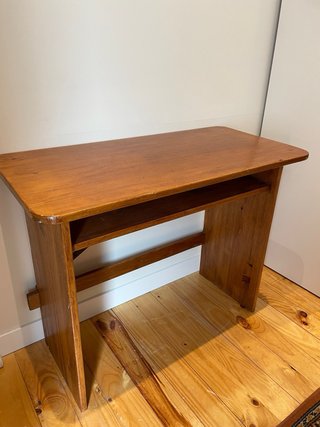 Escritorio de madera antiguo