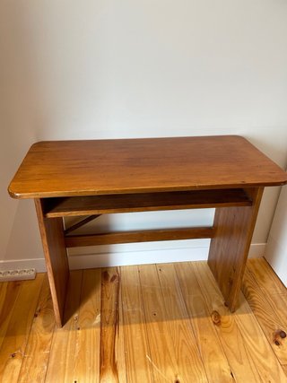 Escritorio de madera antiguo