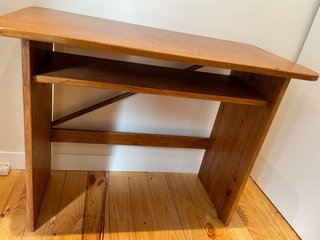Escritorio de madera antiguo