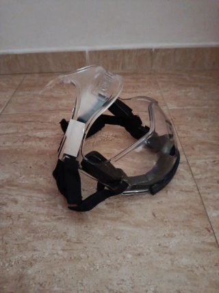 Máscara facial protectora transparente