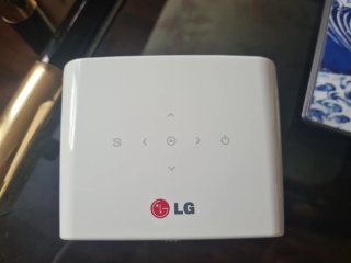 Mini proyector LG blanco
