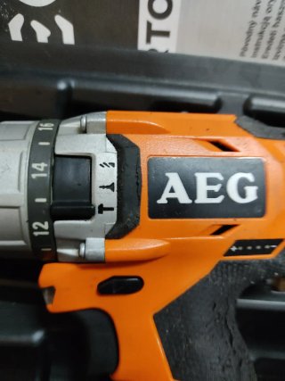 Taladro Percutor AEG con Cargador y Batería