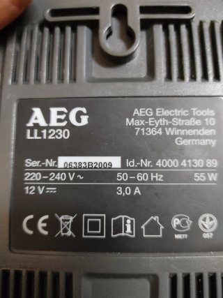 Taladro Percutor AEG con Cargador y Batería