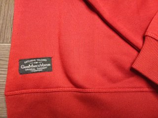 Sudadera roja de manga larga de la marca Gian Marc