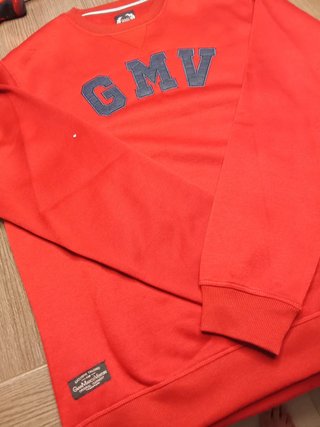 Sudadera roja de manga larga de la marca Gian Marc