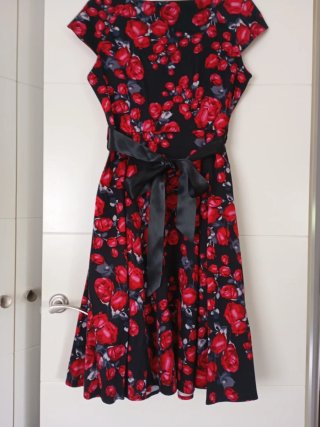 Vestido Pin Up Negro y Rojo Nuevo. Con cancan rosa