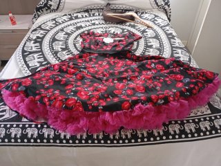 Vestido Pin Up Negro y Rojo Nuevo. Con cancan rosa