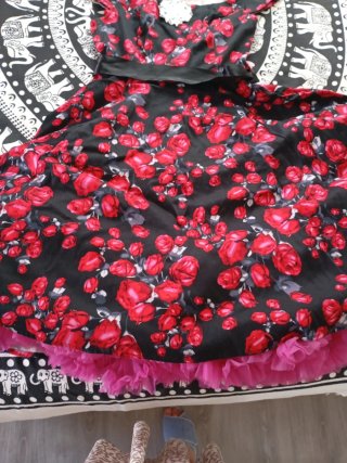 Vestido Pin Up Negro y Rojo Nuevo. Con cancan rosa