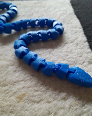 Serpiente articulada 3d