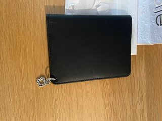 Funda pasaporte Maje piel negra
