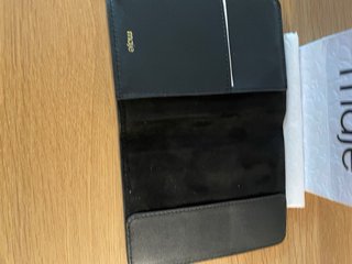 Funda pasaporte Maje piel negra