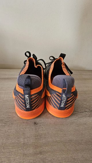 Zapatillas Nike negro y naranja
