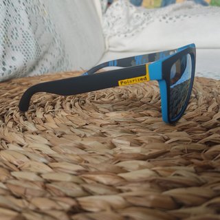 Gafas de sol polarizadas negras y azules
