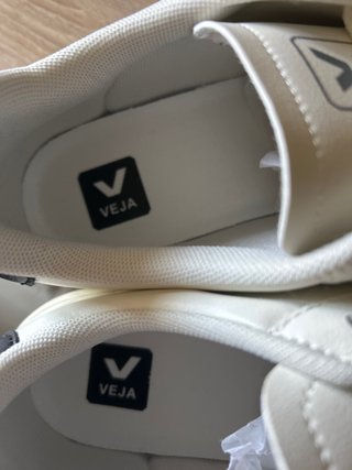 Zapatillas Veja Blancas y Negras