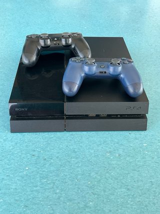 PlayStation 4  500GB (Controles+ Juegos Incluídos)