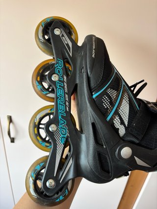 Patines en línea Rollerblade negros y turquesa