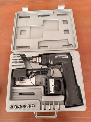 Taladro Mannesmann 9.6V con accesorios